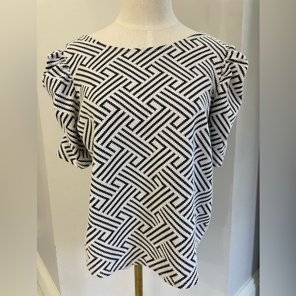 W5 for Anthropologie medium dark gray white geometric print half sleeve blouse - Picture 4 of 4